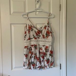 Floral white romper. Size XL